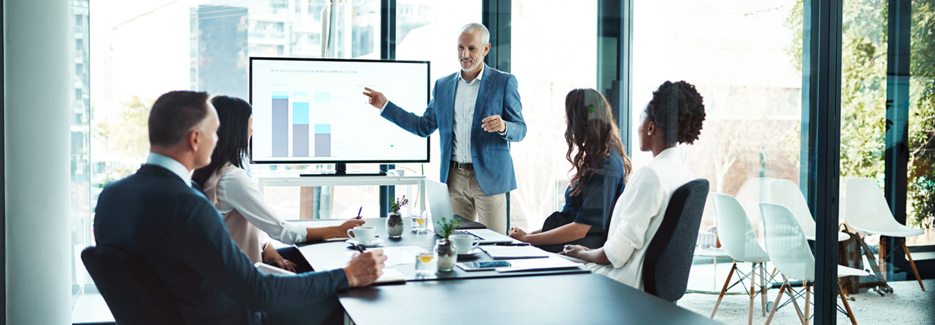 Meeting with video conferencing and presentation technology 