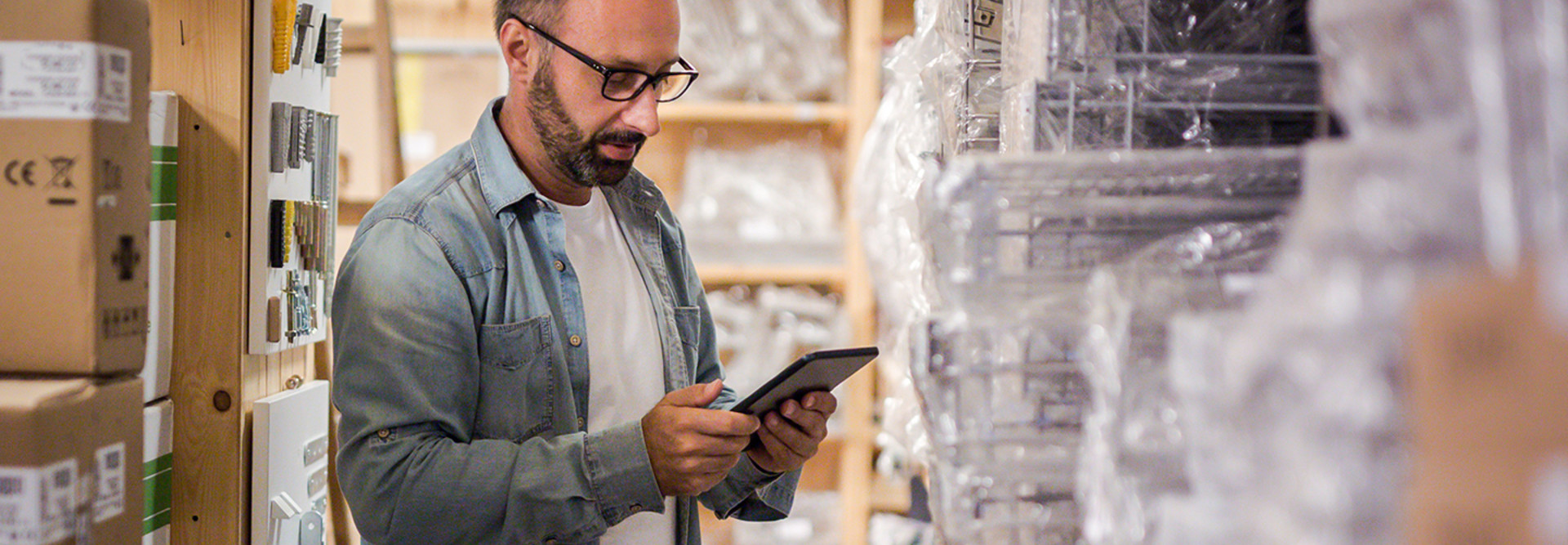 Man using tablet to check retail inventory 