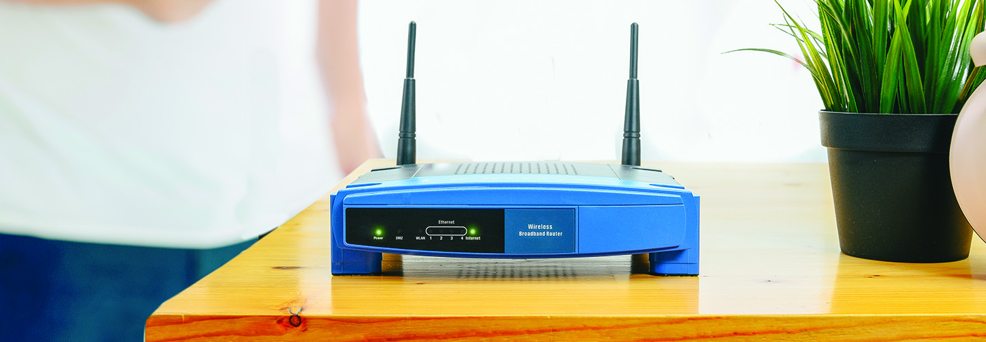 Mesh Networking vs. Wi-Fi Extenders