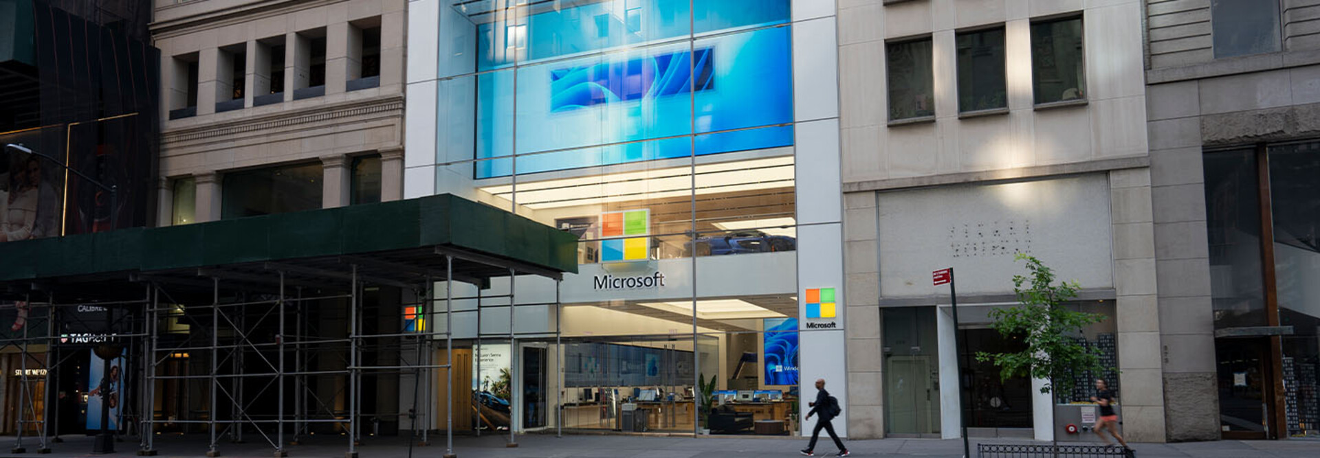 Street view of a Microsoft store 