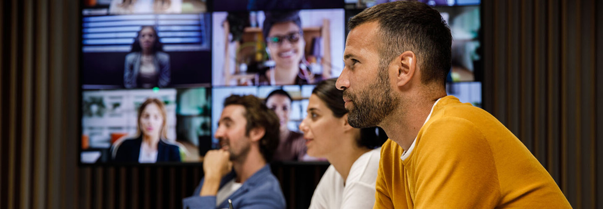 Hybrid meeting in the office