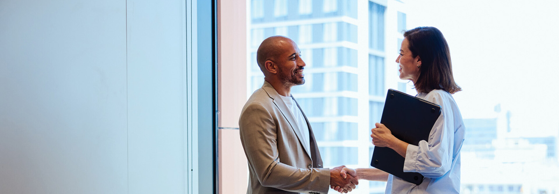A business meeting ends with a handshake