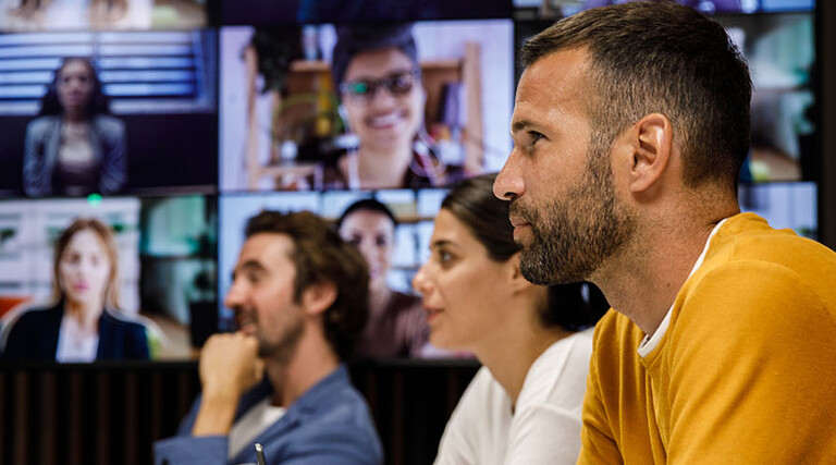 Hybrid meeting in the office