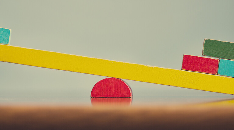 Swing balancer showing unbalanced concept