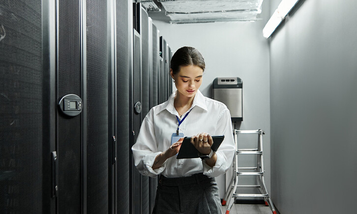 IT professional monitoring data center