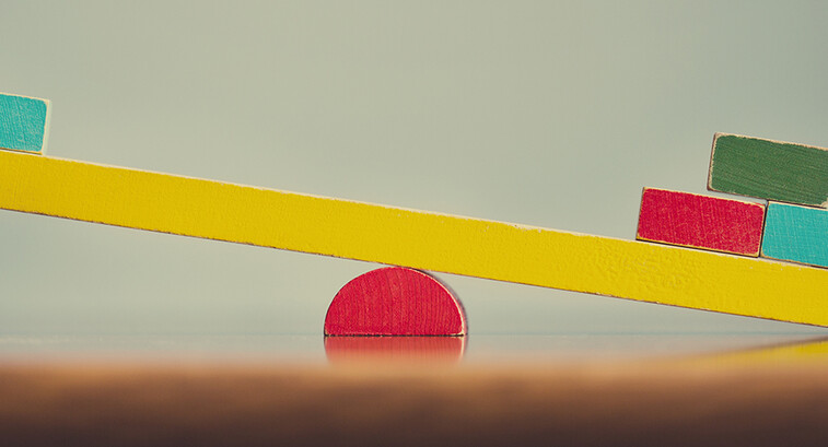 Swing balancer showing unbalanced concept