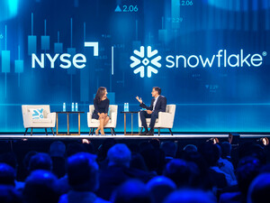 Photo of Lynn Martin President of NYSE and Sridhar Ramaswamy CEO of Snowflake 