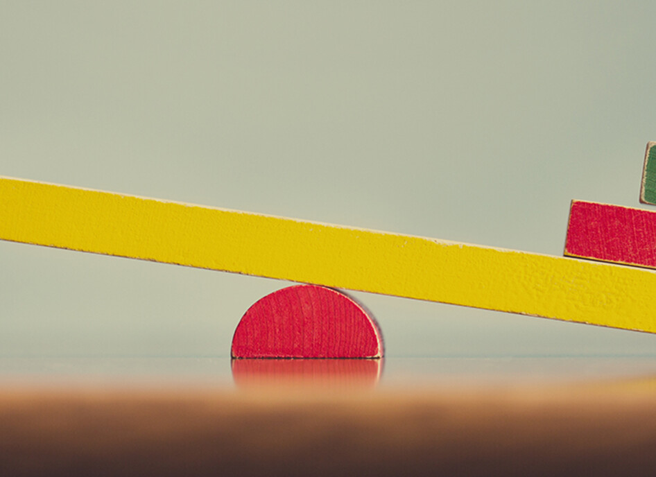 Swing balancer showing unbalanced concept
